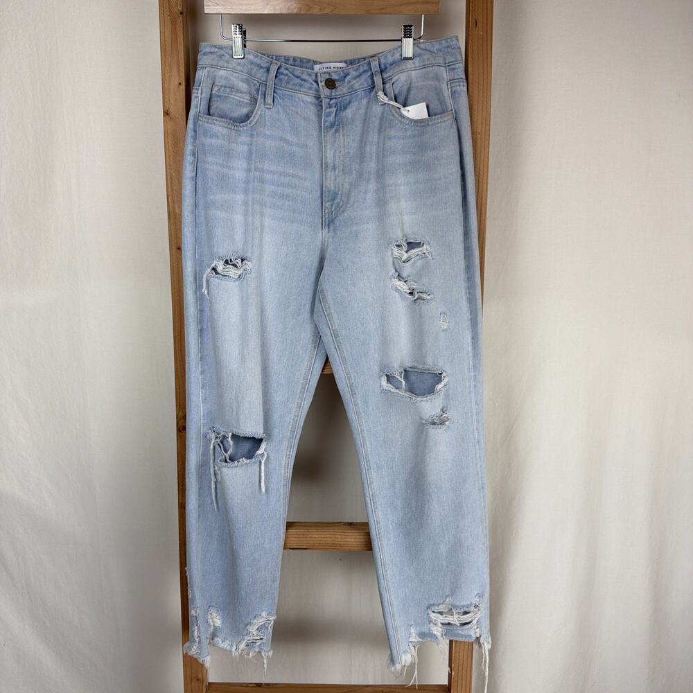 NWT Flying Monkey Lt Wash Denim Mom Jeans Womens 30 #0771